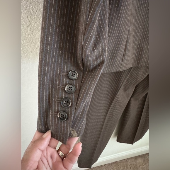 Barneys New York Classic Brown Pinstripe Women’s Suit Approximate Size 8 No Tag - Picture 7 of 16